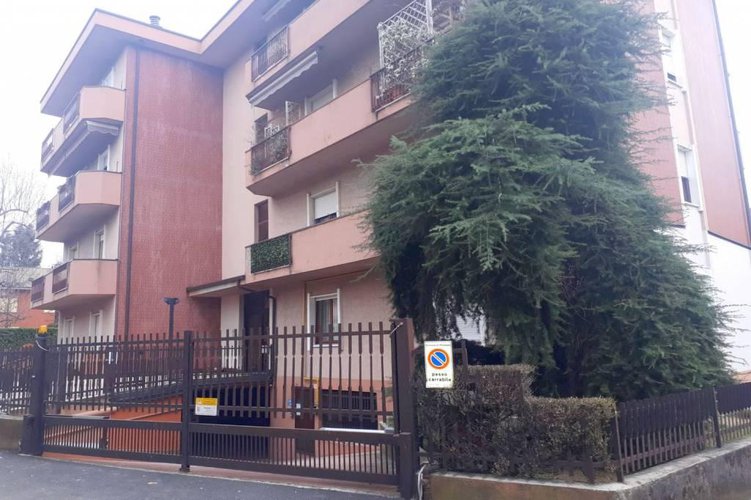 TRE LOCALI ULTIMO PIANO Mezzago