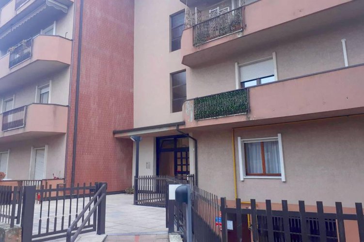 TRE LOCALI ULTIMO PIANO Mezzago