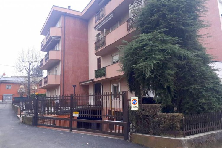 TRE LOCALI ULTIMO PIANO Mezzago