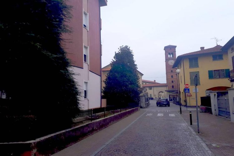 TRE LOCALI ULTIMO PIANO Mezzago