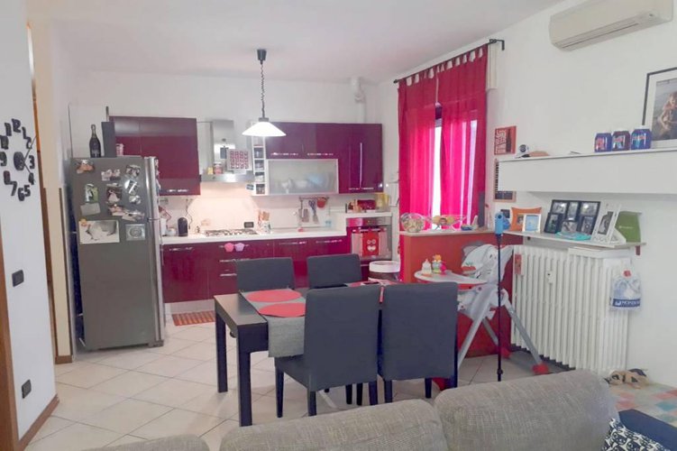 TRE LOCALI ULTIMO PIANO Mezzago