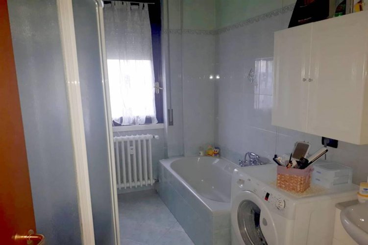 TRE LOCALI ULTIMO PIANO Mezzago