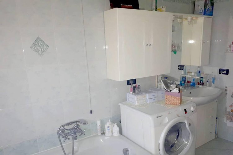 TRE LOCALI ULTIMO PIANO Mezzago