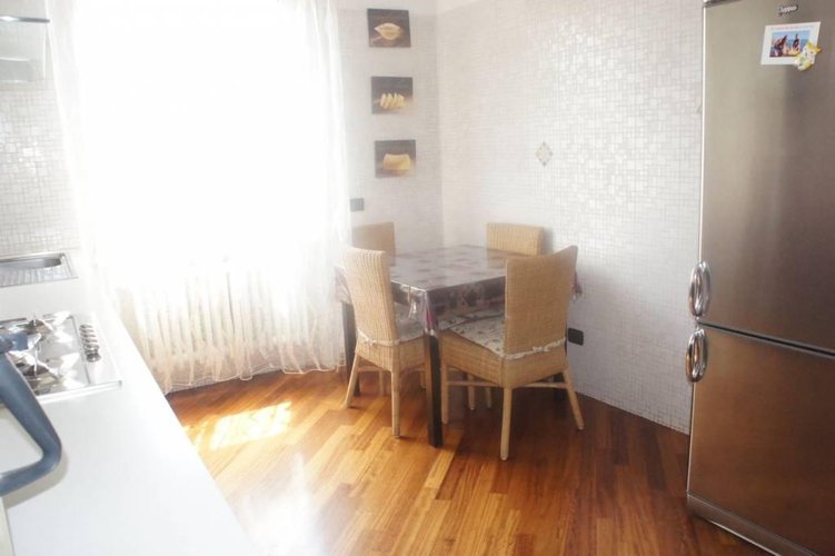 TRE LOCALI IN CENTRO PAESE Carugate