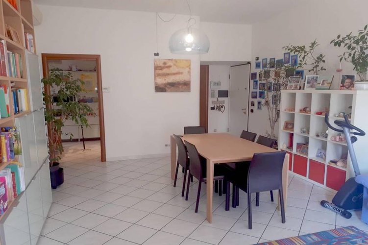 TRE LOCALI CON CUCINA ABITABILE Carugate