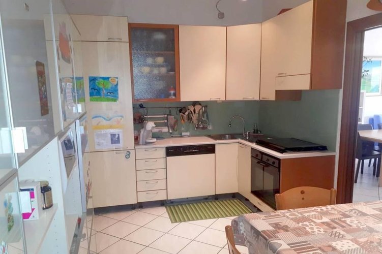 TRE LOCALI CON CUCINA ABITABILE Carugate