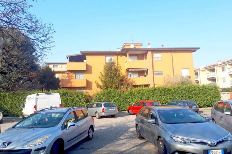 TRE LOCALI CON CUCINA ABITABILE Carugate