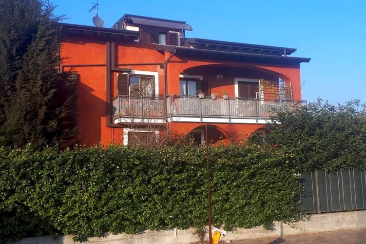 TRE LOCALI CON TERRAZZO E DOPPI SERVIZI Pozzo d'Adda