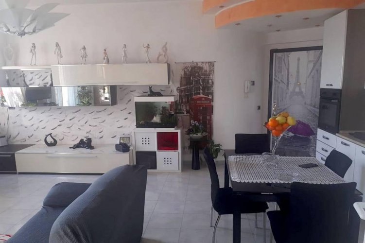 TRE LOCALI CON TERRAZZO E DOPPI SERVIZI Pozzo d'Adda