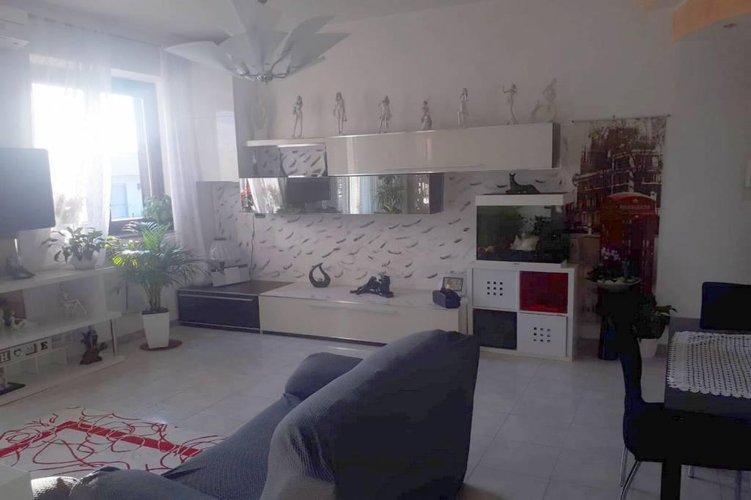 TRE LOCALI CON TERRAZZO E DOPPI SERVIZI Pozzo d'Adda