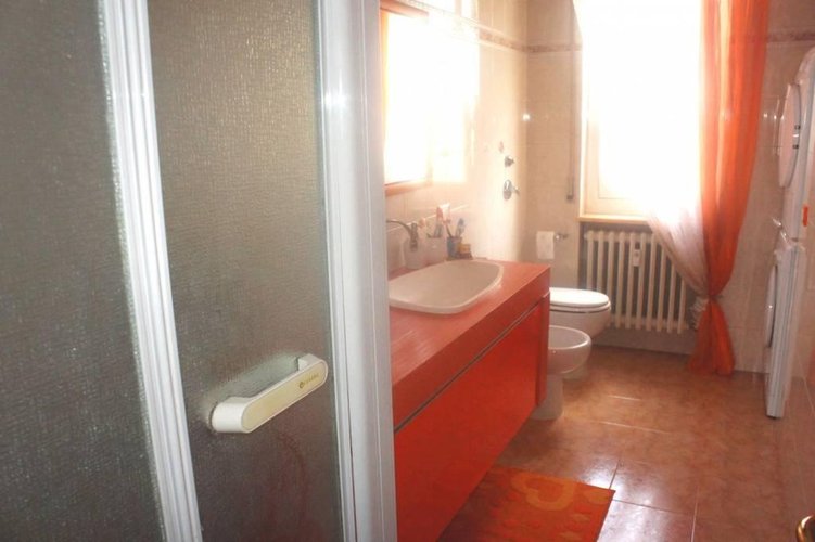 TRE LOCALI IN CENTRO PAESE Carugate