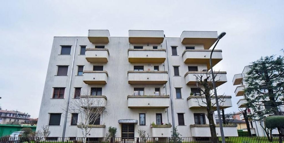 TRE LOCALI APPENA RISTRUTTURATO ULTIMO PIANO Carugate