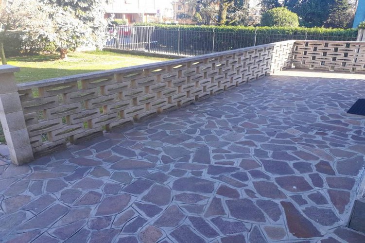 VILLA SINGOLA CON 1200 mq DI GIARDINO Gessate