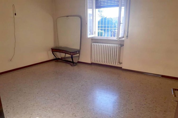 VILLA SINGOLA CON 1200 mq DI GIARDINO Gessate