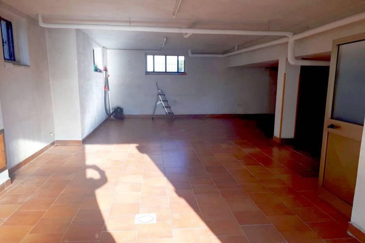 VILLA SINGOLA CON 1200 mq DI GIARDINO Gessate