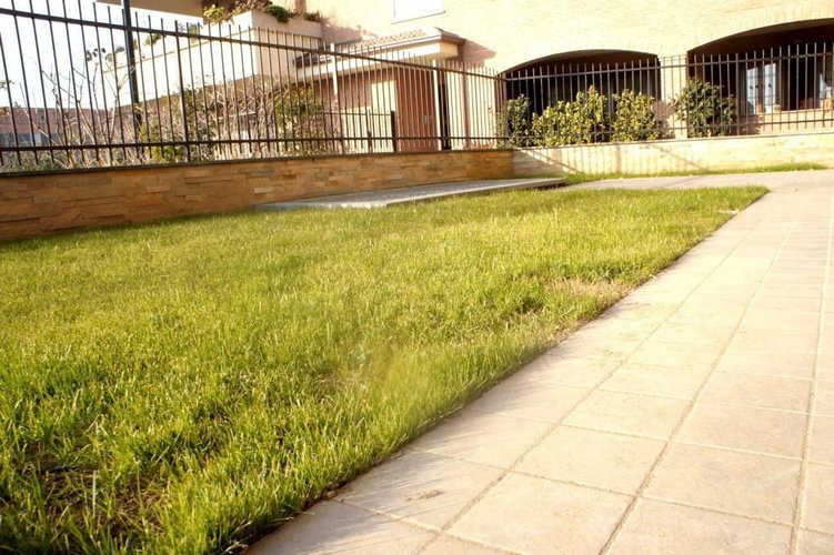 4 LOCALI CON TAVERNA, GIARDINO E INGESSO INDIPENDENTE Carugate