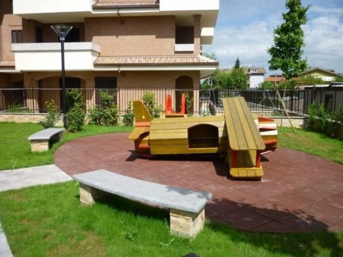 4 LOCALI CON TAVERNA, GIARDINO E INGESSO INDIPENDENTE Carugate