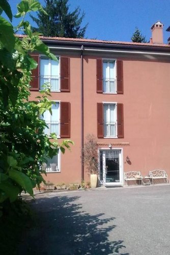 spazio commerciale in palazzina d'epoca. Olgiate Molgora