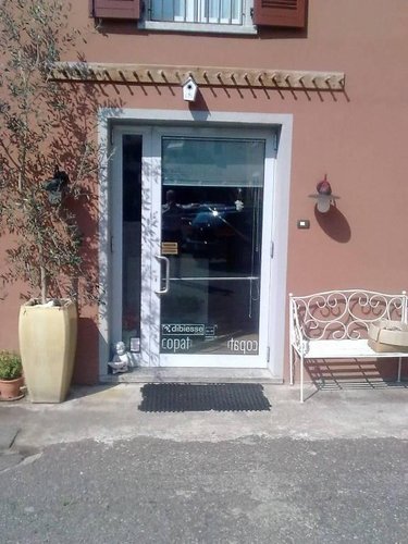 spazio commerciale in palazzina d'epoca. Olgiate Molgora