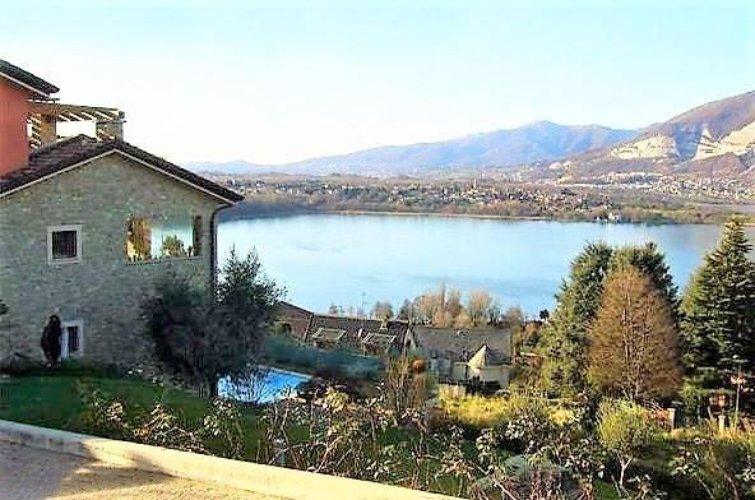 Prestigiosa villa fronte lago Oggiono