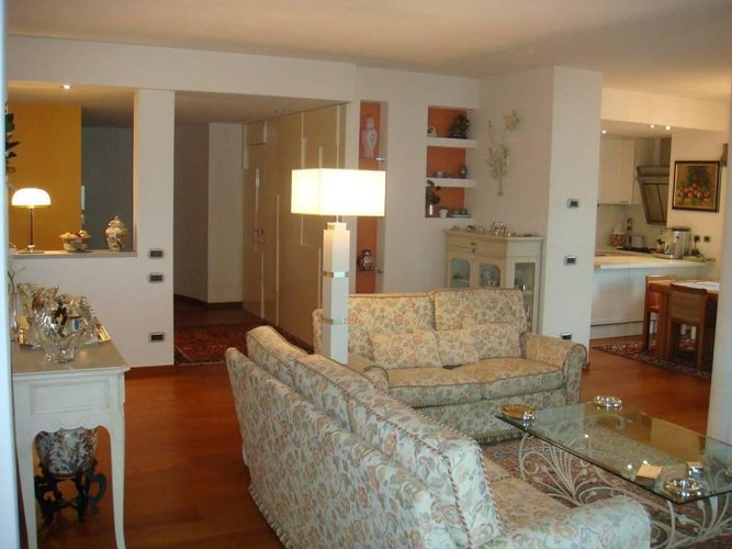 Prestigiosa villa fronte lago Oggiono