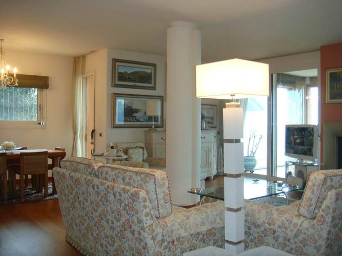 Prestigiosa villa fronte lago Oggiono