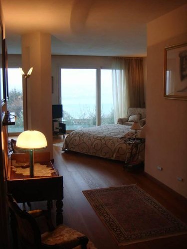 Prestigiosa villa fronte lago Oggiono