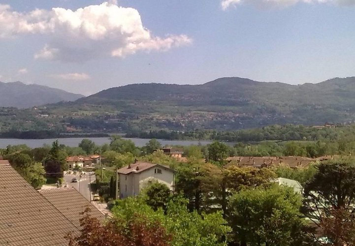 Luminoso trilocale mansardato Suello