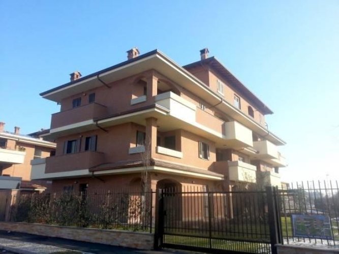 4 LOCALI CON TAVERNA, GIARDINO E INGESSO INDIPENDENTE Carugate