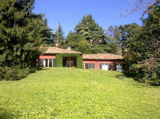 Elegante villa con parco Eupilio