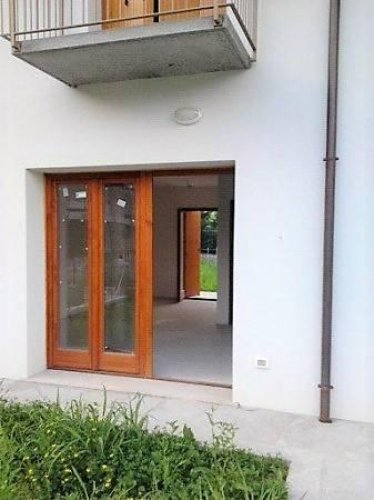 villetta a schiera immersa nel verde Valgreghentino