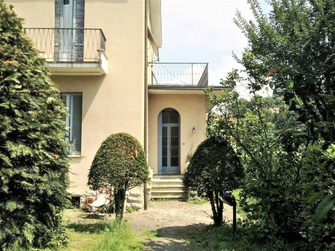 villa in posizione centrale