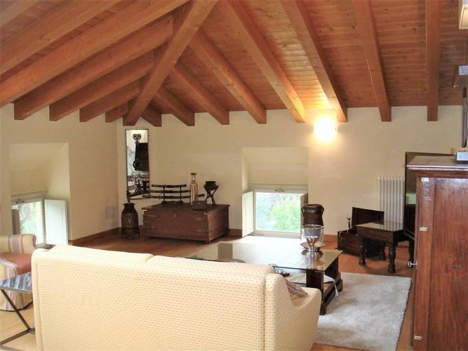 SIGNORILE APPARTAMENTO IN CONTESTO UNICO Lecco