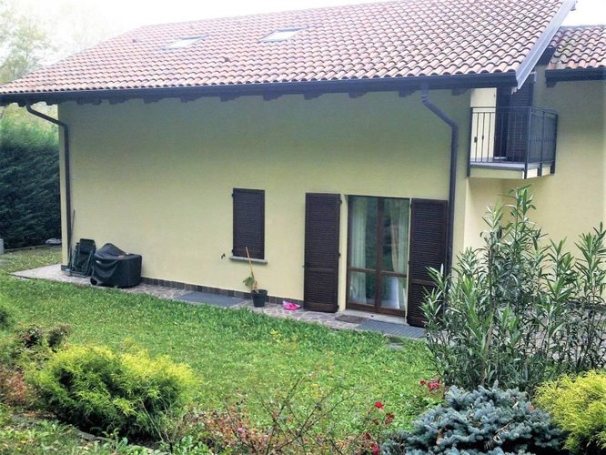 Prestigiosa villa con vista panoramica Oggiono