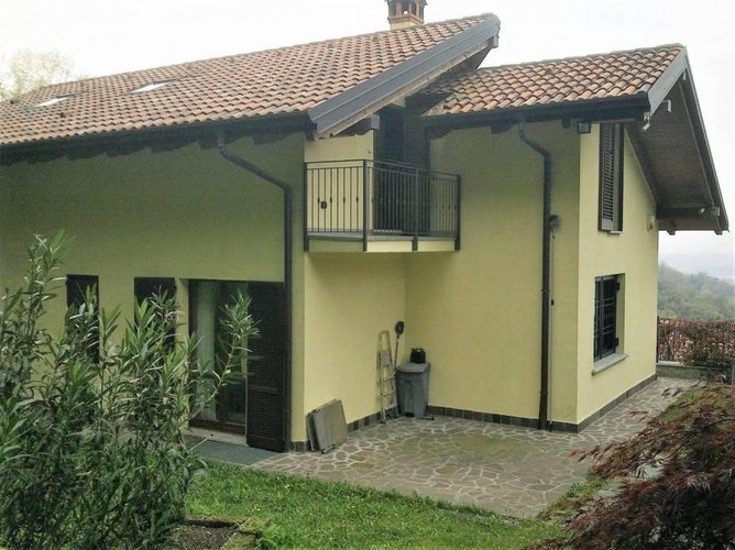 Prestigiosa villa con vista panoramica Oggiono