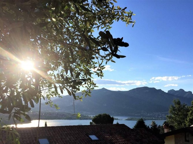 Prestigiosa villa con vista panoramica Oggiono