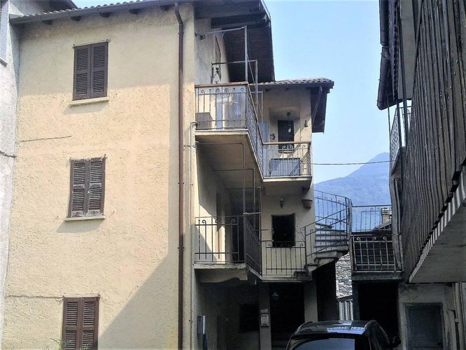 Grazioso trilocale arredato Delebio