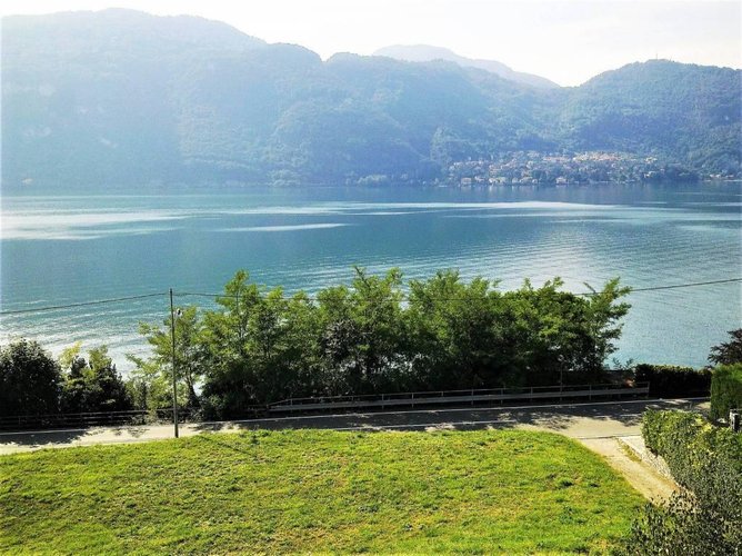 Panoramico trilocale con vista lago. Lierna