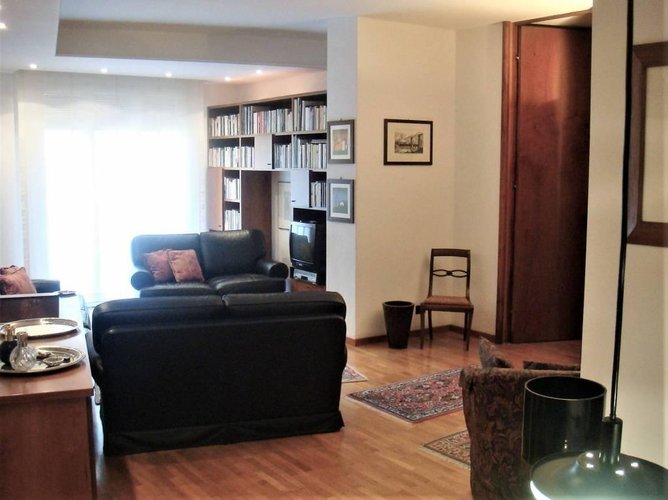 ELEGANTE E SILENZIOSO QUADRILOCALE Lecco