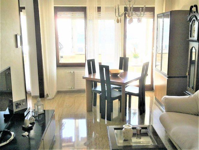 TRILOCALE ULTIMO PIANO CON VISTA PANORAMICA Lecco