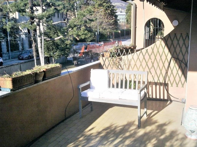 SUGGESTIVO APPARTAMENTO MANSARDATO Mandello del Lario