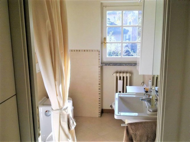 SUGGESTIVO APPARTAMENTO MANSARDATO Mandello del Lario