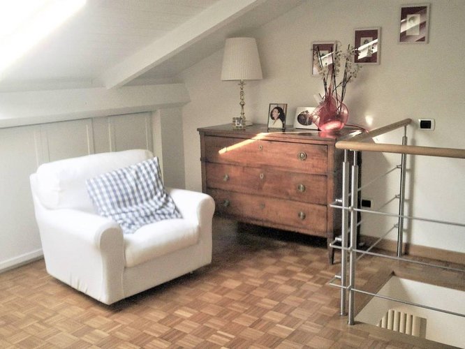 SUGGESTIVO APPARTAMENTO MANSARDATO Mandello del Lario