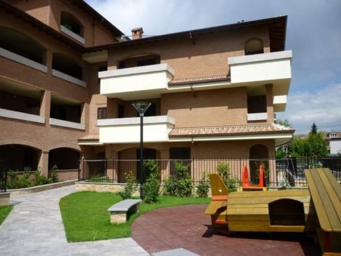 4 LOCALI CON TAVERNA, GIARDINO E INGESSO INDIPENDENTE Carugate