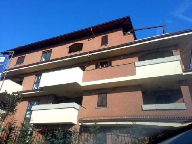 4 LOCALI CON TAVERNA, GIARDINO E INGESSO INDIPENDENTE Carugate