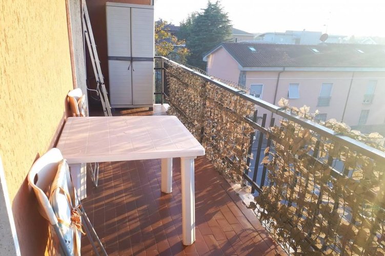 AMPIO BILOCALE IN CENTRO PAESE Carugate