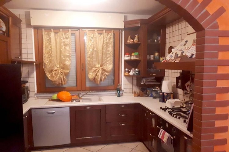 TRE LOCALI CON TAVERNA E GIARDINO Pessano con Bornago