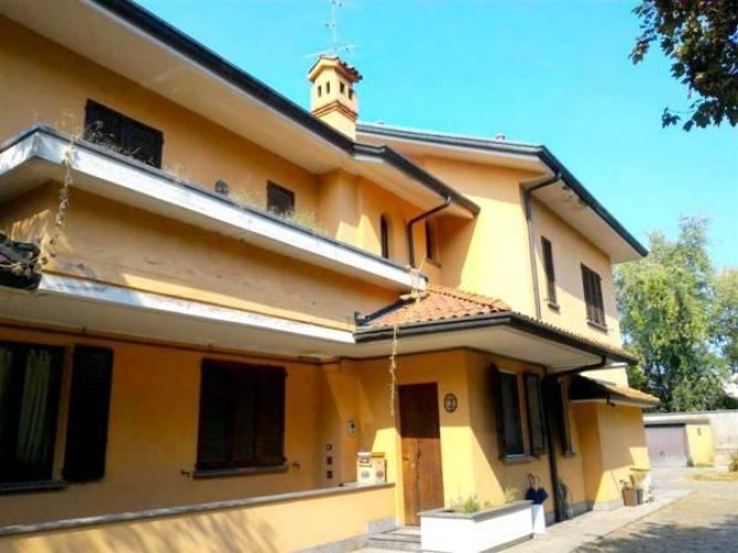 SPLENDIDO ATTICO Pessano con Bornago