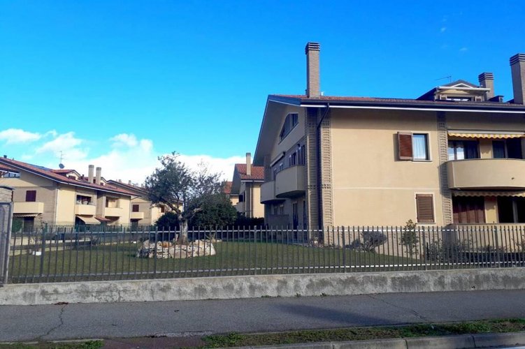 TRILOCALE CON GIARDINO E TAVERNA Masate