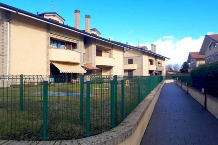 TRILOCALE CON GIARDINO E TAVERNA Masate